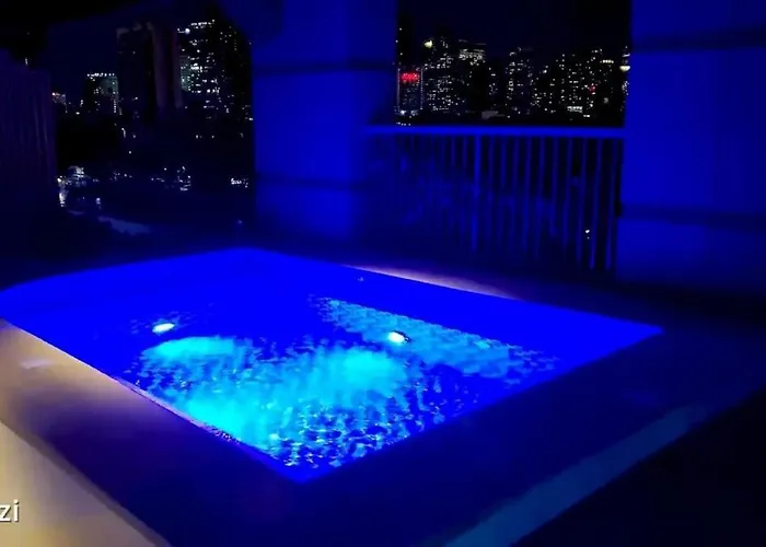 Cozy In Mandaluyong With Balcony, Pool &netflix Apartment *