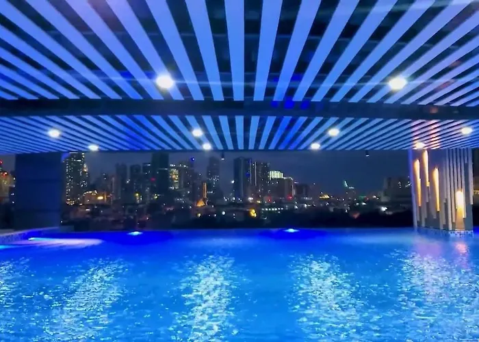 Cozy In Mandaluyong With Balcony, Pool &netflix