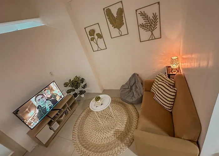 Apartment Cozy In Mandaluyong With Balcony, Pool &netflix Manila