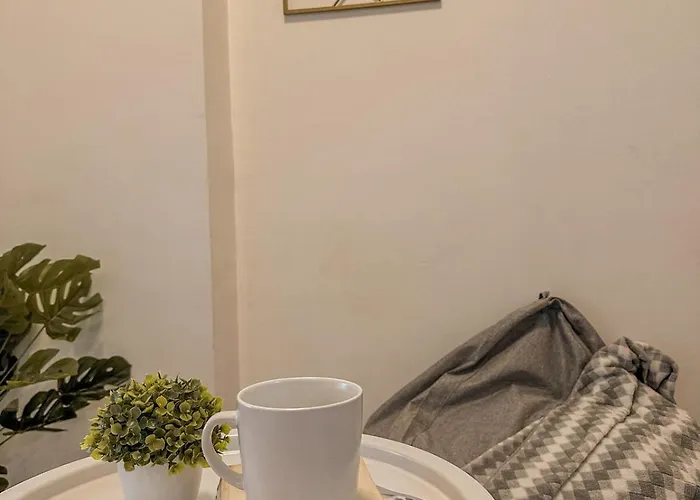 Cozy In Mandaluyong With Balcony, Pool &netflix Apartment Manila