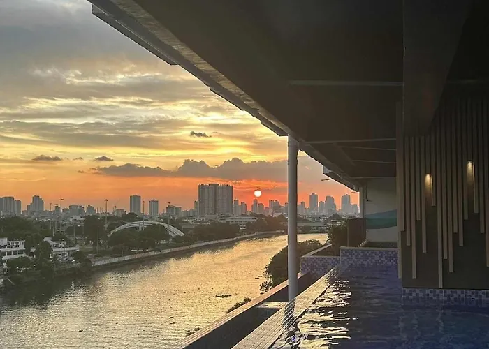 Cozy In Mandaluyong With Balcony, Pool &netflix Apartment *