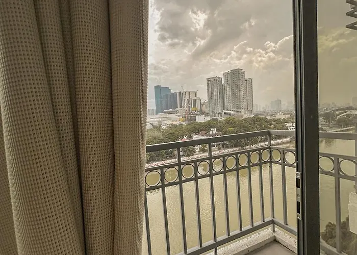 Cozy In Mandaluyong With Balcony, Pool &netflix *